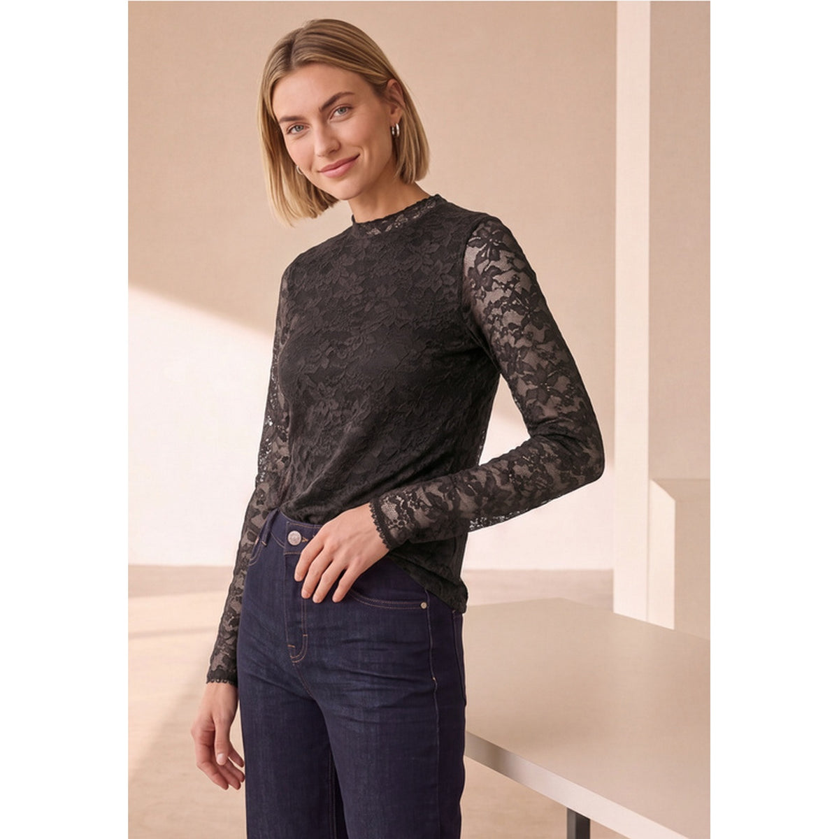 Chemise Dentelle Col Roule